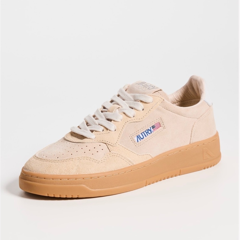Autry Medalist Low in Mix/Suede Sand/Ecru, size 38. Excellent used condition.